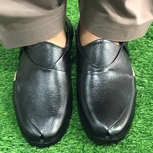 Handmade Black Leather Peshawari Chappal Sandals: Traditional Ethnic Style