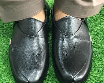 Handmade Black Leather Peshawari Chappal Sandals: Traditional Ethnic Style