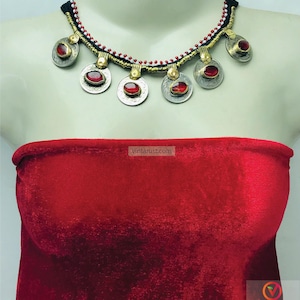 Handgefertigte Tribal-Münzenhalskette mit roten Stein-Anhängern | Afghanische Kuchi Choker | Tribal Vintage Münzen Schmuck | Ethno-Statement Halskette