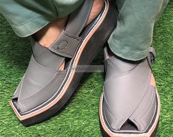 Handgefertigter Peschawori Chappal: Herren Grau Leder Ethnische Sandalen