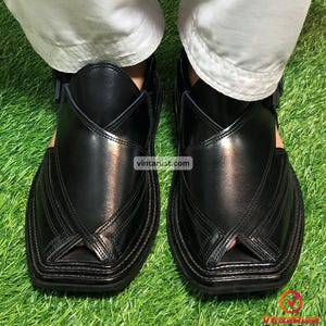 Men&#39;s Black Leather Peshawari Chappal: Handmade Traditional Sandals