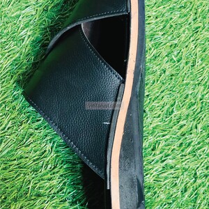 Handgjord svart läder Peshavari Chappal: Traditionell etnisk sandal bild 5