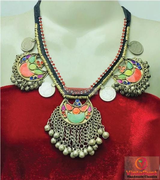 ヴィンテージアフガントライバルチョーカー：カラフルなクチペンダント