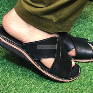 Handgjord svart läder Peshavari Chappal: Traditionell etnisk sandal bild 3