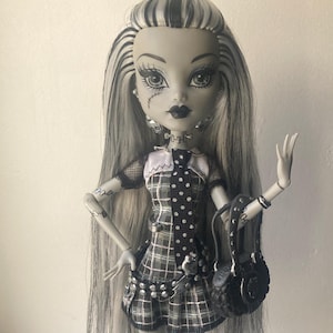 Monster high Custom Black and white Sdcc Frankie