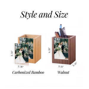 May include: Two wooden pen holders, one carbonized bamboo and one walnut, each featuring a wedding photo. The bamboo holder is 3.54 inches tall and 2.36 inches wide. The walnut holder is 4.33 inches tall and 3.14 inches wide. The text "Style and Size" is at the top.