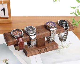 Supporto per orologio in legno inciso personalizzato, supporto per orologio fatto a mano, espositore per orologi in noce, organizer per gioielli da uomo, supporto per orologi