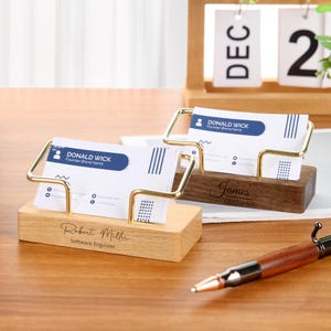 Personalisierter Visitenkartenhalter für Schreibtisch - benutzerdefinierte Kartenanzeige, Bürogeschenk, Firmengeschenk, Geschenke für ihn, Abschlussfeier, Bürodekoration