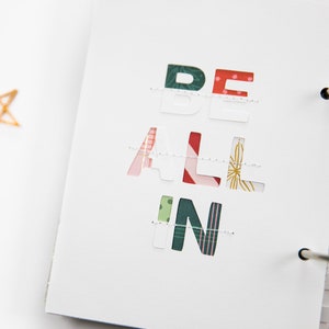 San Serif Alpha Fold Cut-bestand voor het bijhouden van geheugen en het maken van kaarten