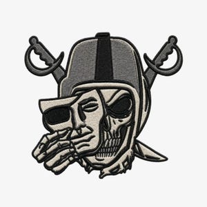 Design de bordado Skull Raiders: DST PES com vários tamanhos de bastidor.