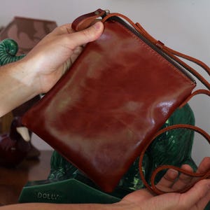 Sac pour femme en cuir véritable, petit sac à bandoulière en cuir marron brillant, sac en cuir fait main pour femme, idée cadeau d'anniversaire, cadeau de fête des mères