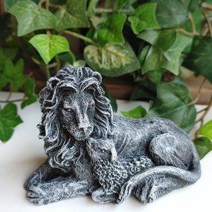 Concrete Lion and Lamb Figurine: Handcrafted Cement Paperweight