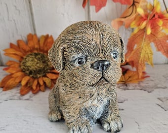Figura de cachorro de hormigón marrón dorado hecha a mano: decoración para patio o jardín (6,5” x 6” x 5,5”)