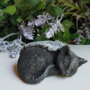 Concrete Angel Cat Statue: Glitter Wings, Garden Decor (3x2.5x1 inches)