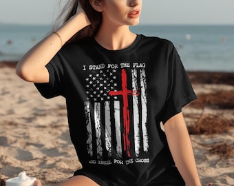 Camiseta cristiana con la bandera estadounidense y diseño patriótico de cruz.