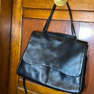 Grand sac rabat noir- Made in Italy-  Cuir grainé souple -  Casual chic - Intemporel et décontracté - Cadeau pour femme
