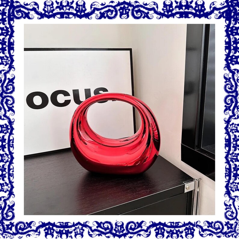 2024 Luxury Golden Gothic Handbag Designer PVC Wrist Clutch With Round