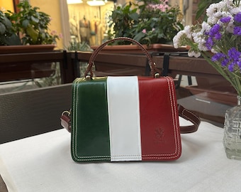Handgjord italiensk axelväska i läder: Italiensk flagga/flerfärgad hand- och axelväska.