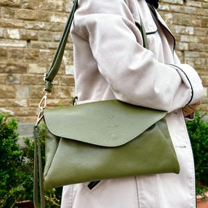 Pochette en cuir italien faite main pour femme, sac de soirée, sac à bandoulière, sac cartable fabriqué en Italie, mode italienne.