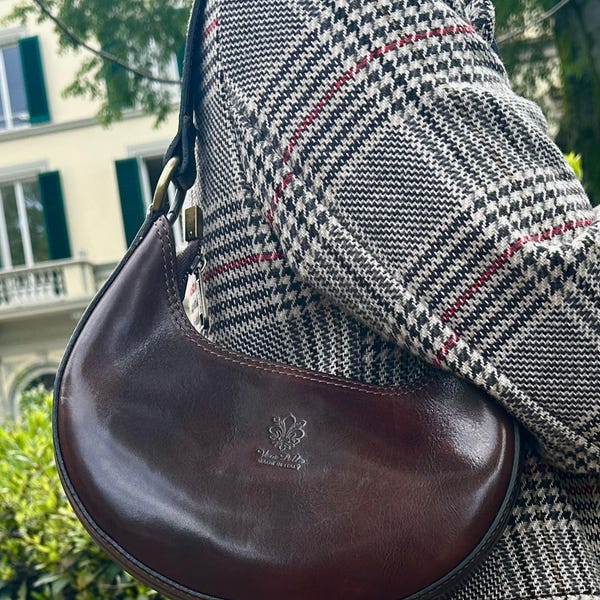 Borsa a tracolla in pelle italiana: borsa fatta a mano in pelle di vacchetta marrone scuro