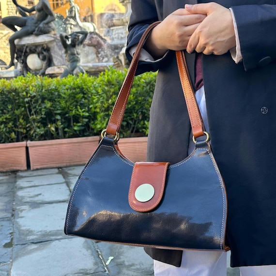 イタリアンレザーショルダーバッグ：ハンドメイド牛革ハンドバッグ 