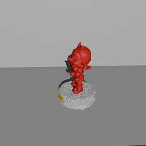 Peut inclure: Une figurine rouge représentant un personnage à cornes tenant un groupe de sphères, posée sur une base circulaire gris clair ornée de motifs géométriques complexes et d'un petit accent rectangulaire doré sur le côté.