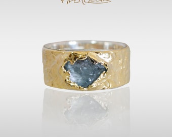 Trendy commitment or promise ring with a raw aquamarine gemstone insert, custom-designed Israeli jewelry from Haifa.