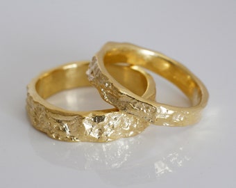 Wedding band for men and women, silver or gold rings for couple.