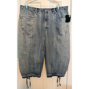 Seltener Archivfund: Vintage Marithé + François Girbaud Multi-Panel Baggy Jorts mit extrem seltenem Tippfehler auf dem Fabriketikett!