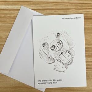 A5 Postkarte mit Artie, einem tapferen, unbesiegbaren Welpen, ein Teenager und ein junger Erwachsener