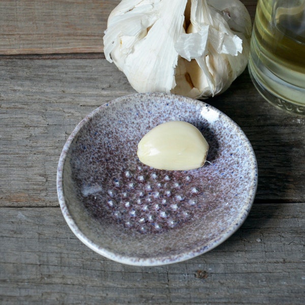 Purple Rustic Scratch Garlic with dots in relief - Stoneware