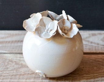 Little stoneware spherical  vase in white with 4 petal flowers -  Handmade Ceramics  - Stoneware -