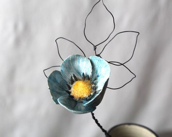 A simple ceramic flower for amazing bouquet