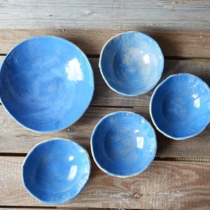 Five stoneware dishes in turquoise one medium and four small Stoneware grès Plate image 2