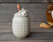 Stoneware Honey Jar with roses and pink dots in relief -  cream - Stoneware