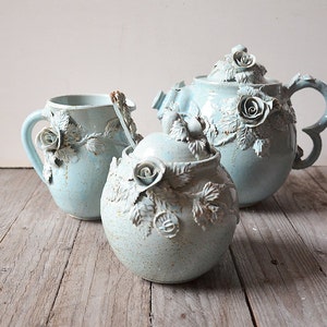 Set &quot;Alice in wonderland&quot; Teapot, creamer, sugar bowl and little teaspoon- MADE TO ORDER -  Stoneware with roses in light blue glaze