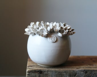 Little Stoneware spheric vase in white with hydrangea flowers   - Handmade Ceramics