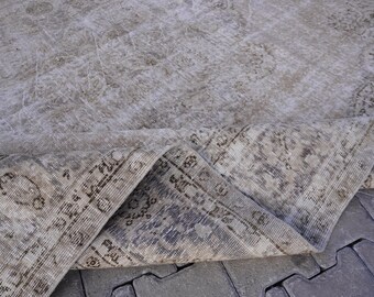 Hand-Knotted Turkish Wool Rug 8x11: Distressed Beige Farmhouse Style