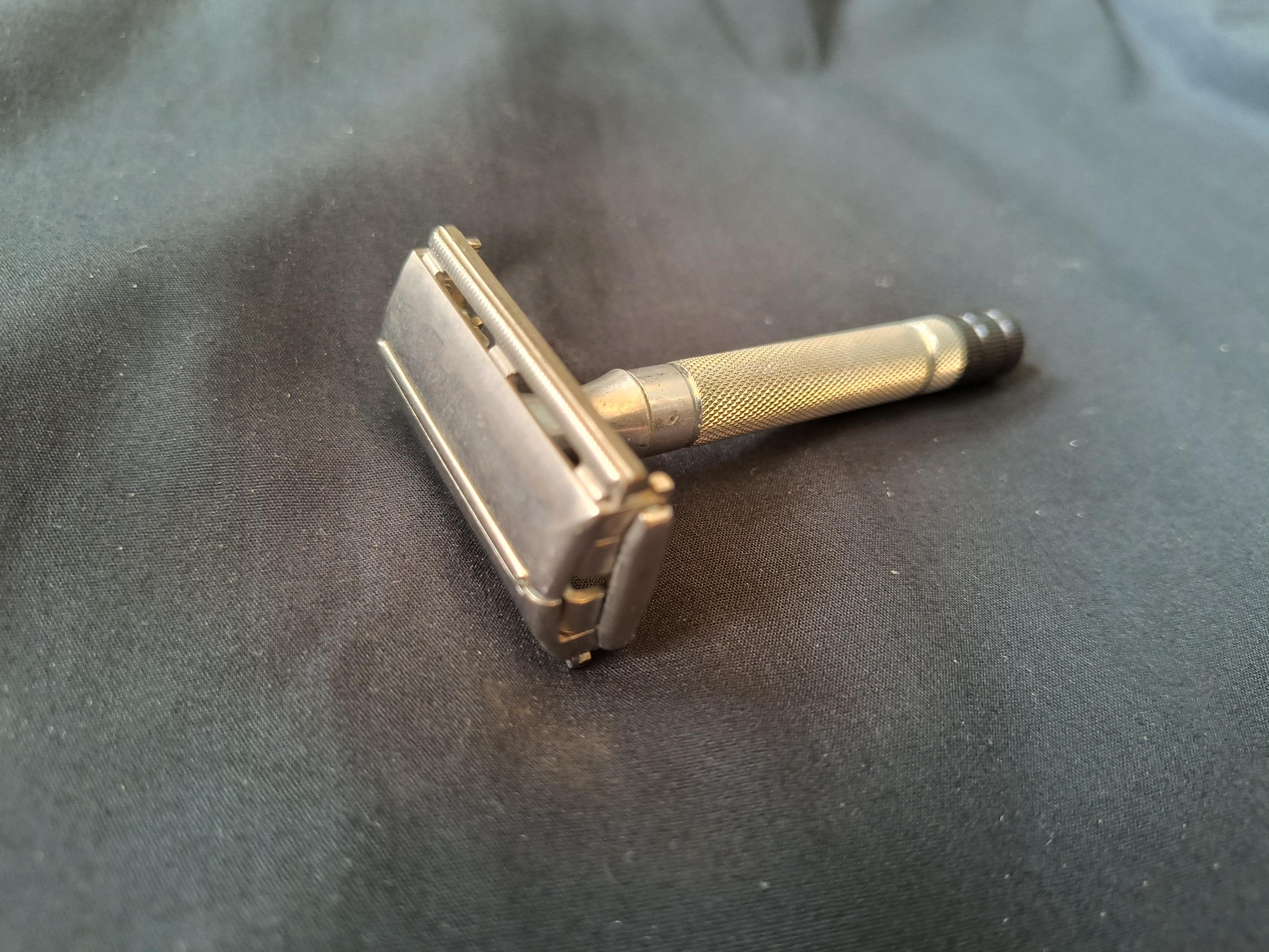 Gillette Twist to Open - Etsy