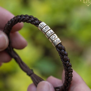 Gepersonaliseerde geweven herenarmband met kindernamen, zilveren kralenarmband handgevlochten leren touw, kerstcadeau vaderdag voor vader echtgenoot