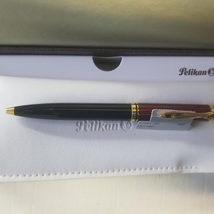 Penna a sfera Pelikan Souverän K600, Nero e rosso/blu, finiture dorate
