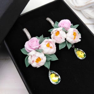 Pfingstrose Ohrringe Zarte ohrringe Weiße Pfingstrose Fimo Schmuck Blumenschmuck