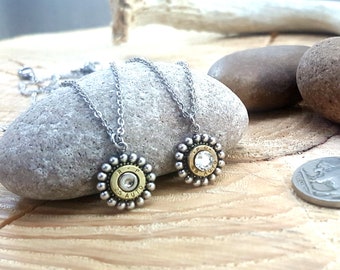 Joyas con forma de bala: joyas minimalistas: collar pequeño con forma de bala y bisel de cuentas: collares delicados: collar con forma de bala para niña: regalo de San Valentín para ella