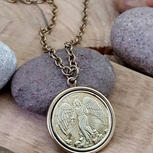 Guardian Angel Coin Necklace Coin Jewelry Gift for Her Gift for Mom BEST SELLER Everyone Needs a Guardian Angel Nearby Bild 2