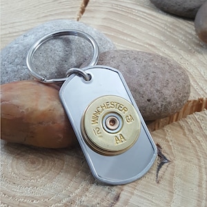 Llavero con forma de bala - Accesorios para hombre - Llavero con placa de identificación de acero inoxidable y casquillo de escopeta calibre 12 - Regalos por menos de 20 dólares - Regalo para hombre
