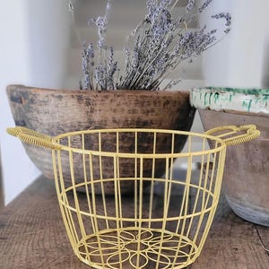 Vintage Wire Fruit/Egg/Vegetable Basket/Rustic Country Basket