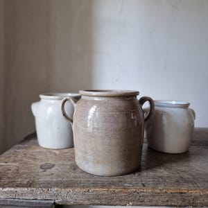 大型のヴィンテージフランス製ストーンウェア製耳付きコンフィポット。釉薬仕上げ。