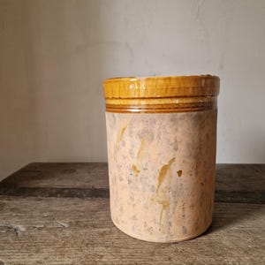 プーリア産の大型アンティークテラコッタ製イワシ壺。コンフィ壺。一部釉薬仕上げ。20世紀初頭