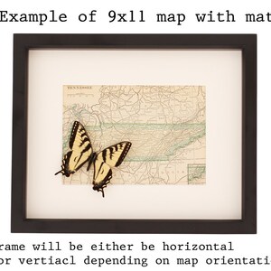 Puede incluir: Un mapa enmarcado de Tennessee con una mariposa amarilla y negra montada en el mapa. El marco es negro y el passe-partout es blanco. El texto "TENNESSEE" es visible en el mapa. El marco ser&aacute; horizontal o vertical dependiendo de la orientaci&oacute;n del mapa.