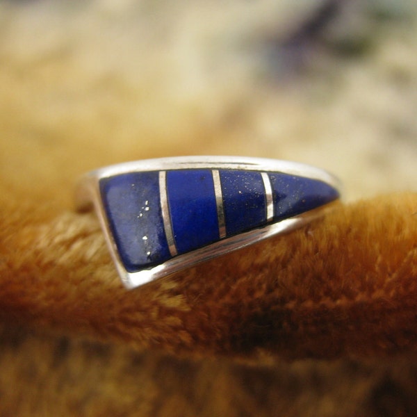 Rings - Size 7 - Sterling Silver - Lapis Adorned Ring - Blue Stone Jewelry - Multi Stone Piece - Wave Ring